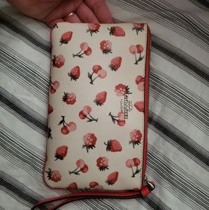 🍓🍒Coach stawberry/cherry wristlet 🍓🍒